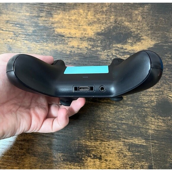 Lot of 3 Microsoft Xbox One Controllers – For Parts or Repair (Untested) - Picture 5 of 11